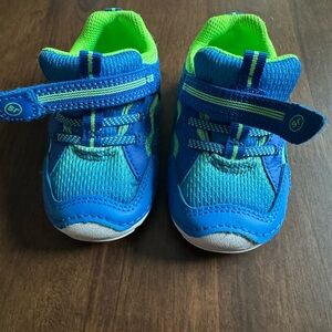 Gently used Stride rite toddler size 5.5 shoes